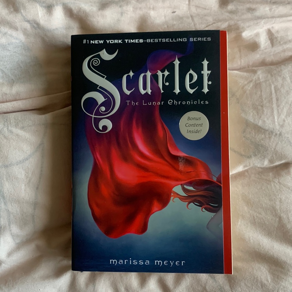 Scarlet the Lunar Chronicles Book 3 by Marissa Meyer paperback
